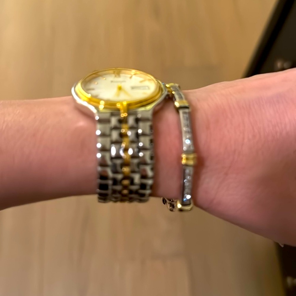 Bulova watch, beautiful two-toned. - Picture 9 of 11